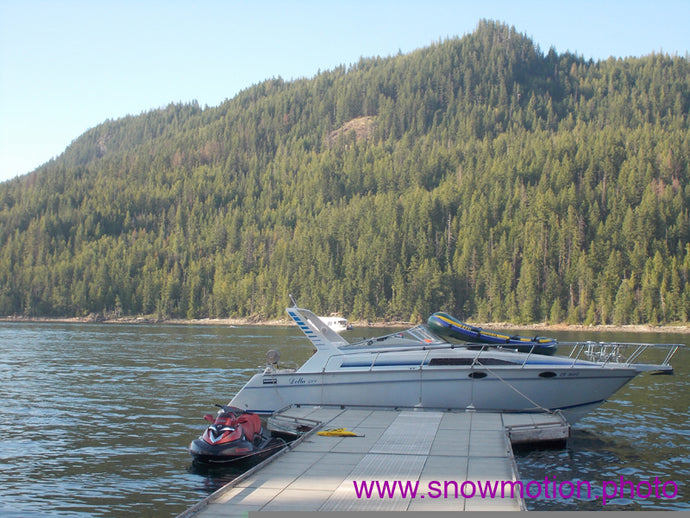 Cabin Cruiser 35 Foot Boat On Shuswap Lake Rental